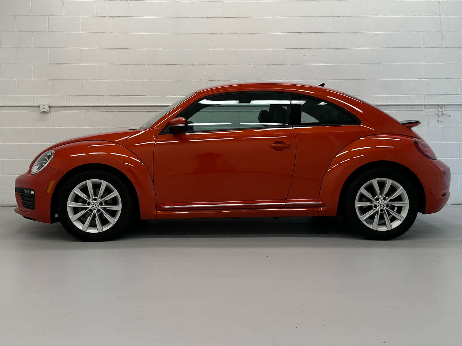 Used 2018 Volkswagen Beetle 2.0T S FWD image 3