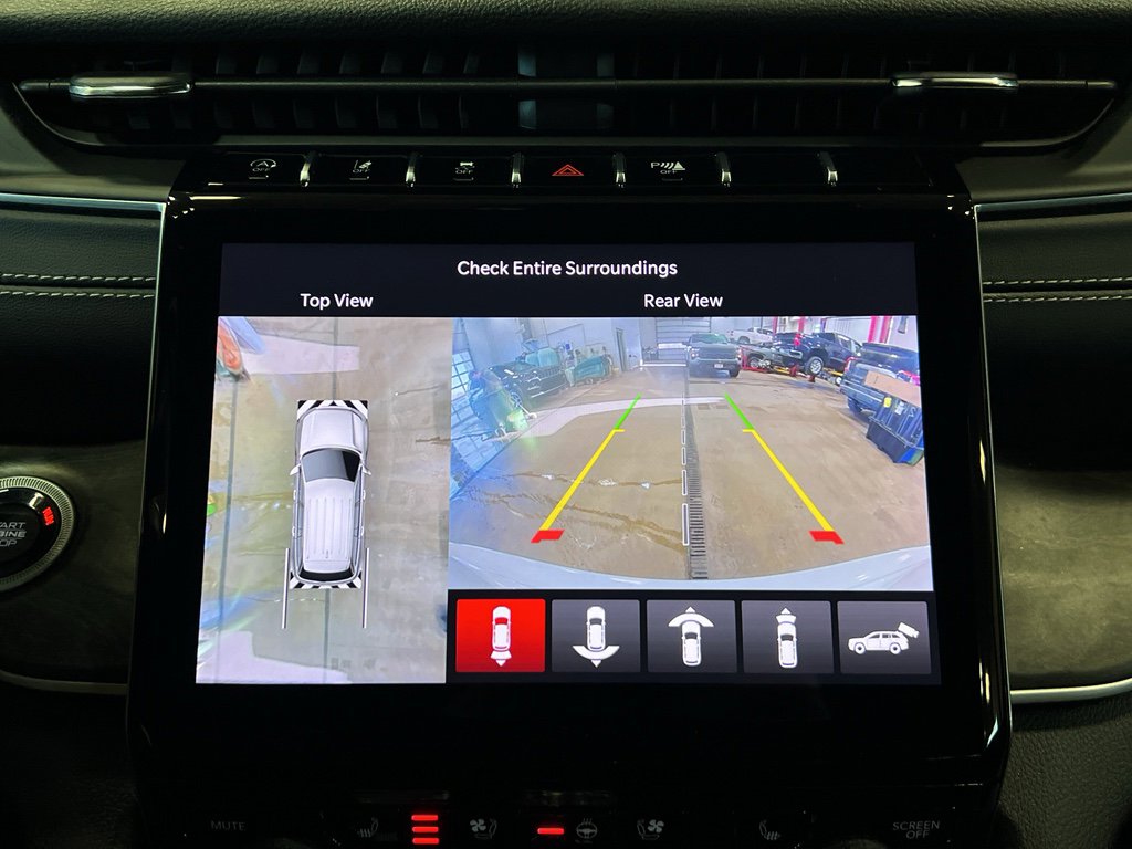 Used 2025 Jeep Grand Cherokee Limited w/ Luxury Tech Group II image 27