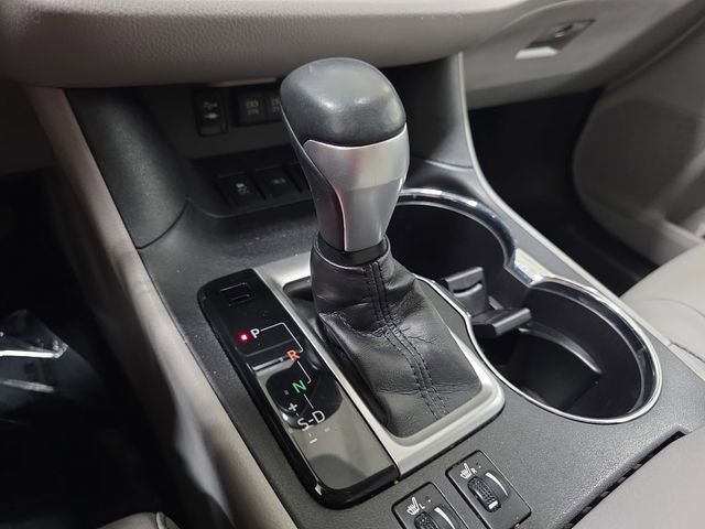 Used 2018 Toyota Highlander XLE AWD/4WD image 24