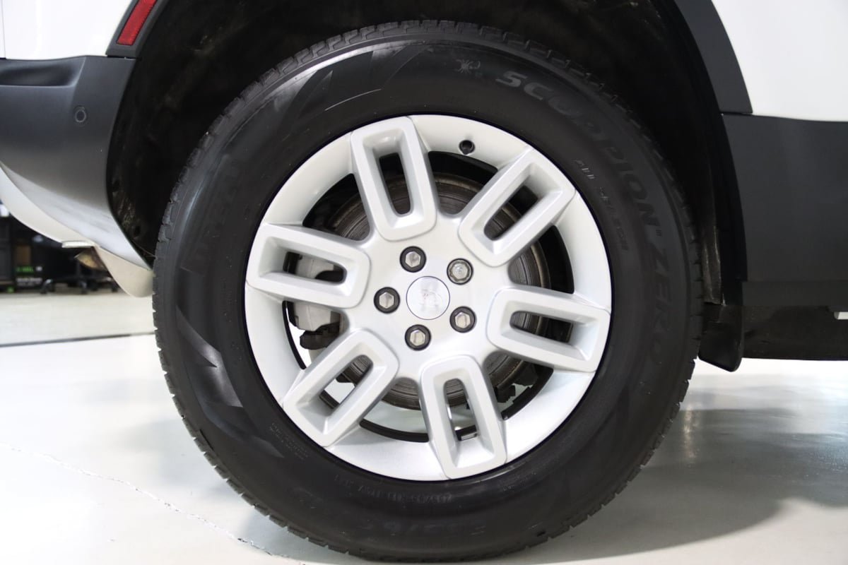 Used 2025 Land Rover Defender 110 S AWD/4WD image 79