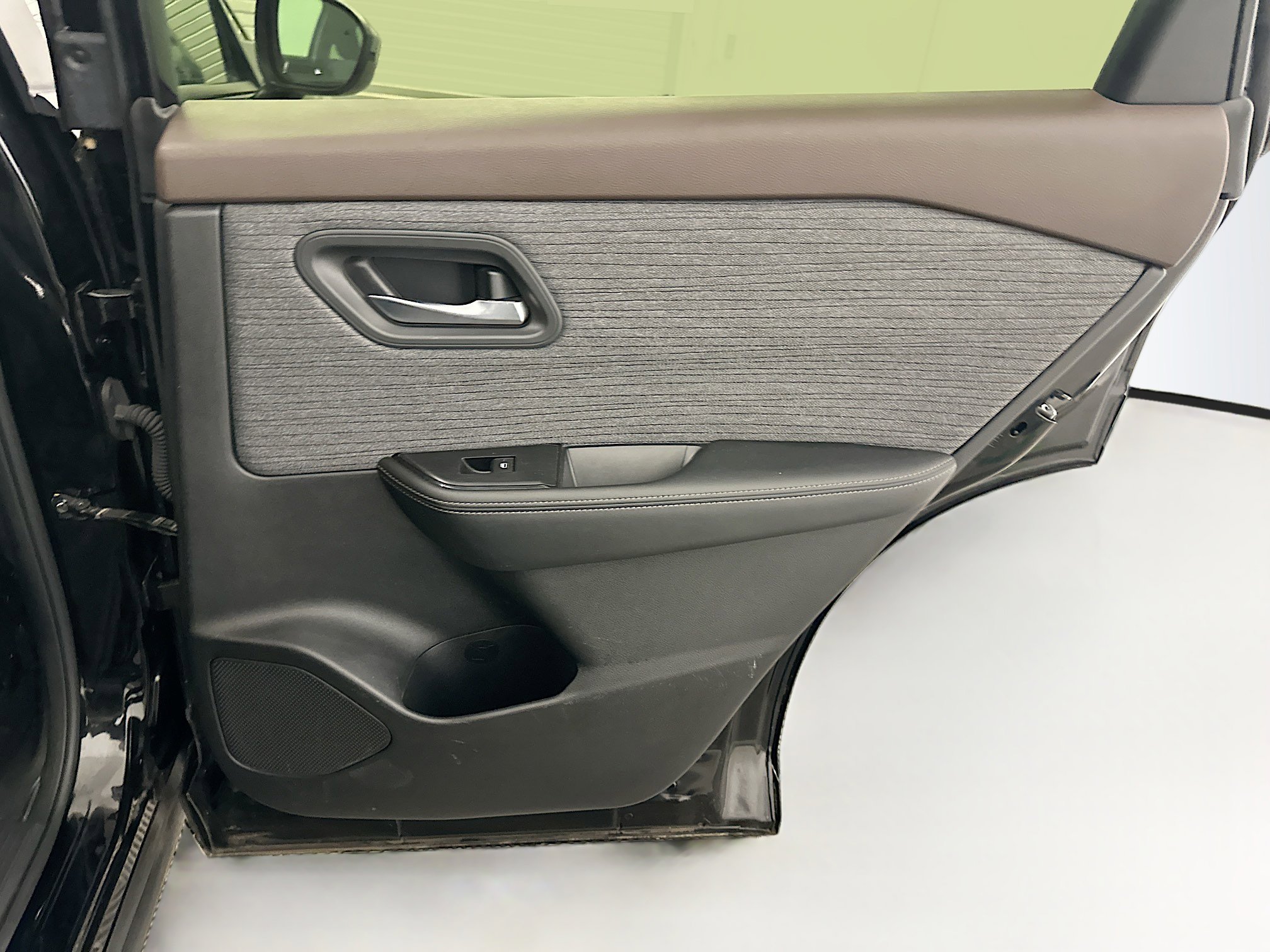 Used 2023 Nissan Rogue SV image 30