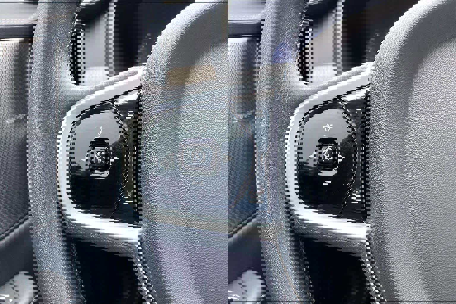 Used 2025 Volvo V90 B6 Cross Country Ultra w/ Protection Package Premier image 24