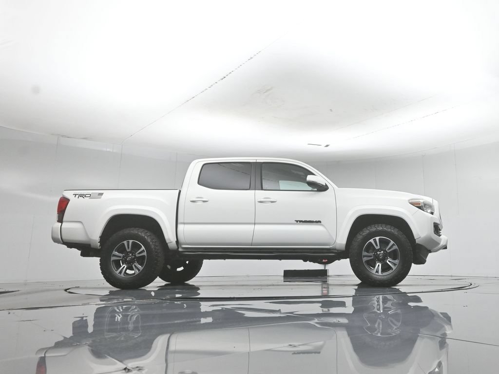 Used 2017 Toyota Tacoma TRD Sport w/ Tow Package RWD image 47