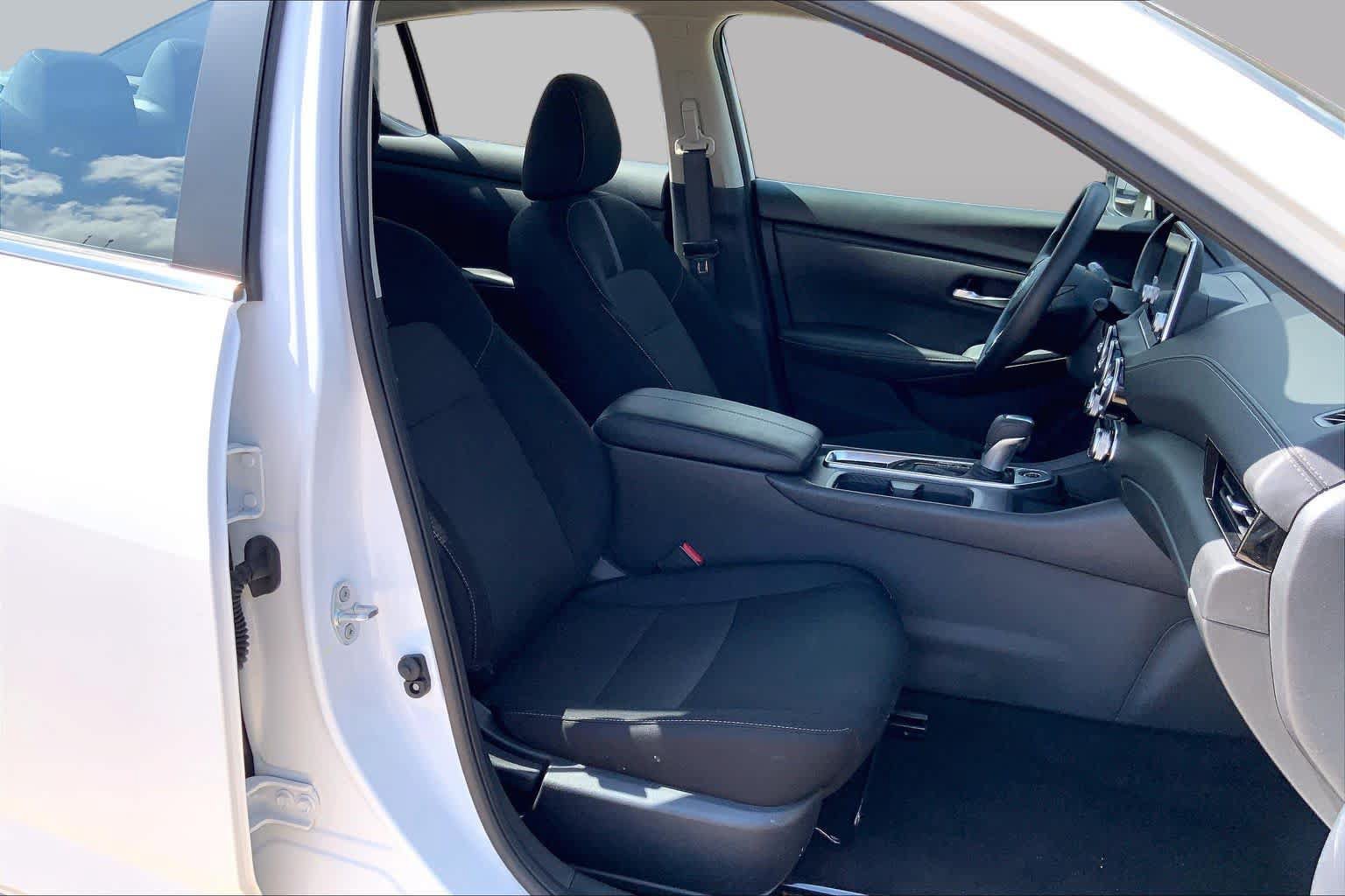 Used 2024 Nissan Sentra SV FWD image 9