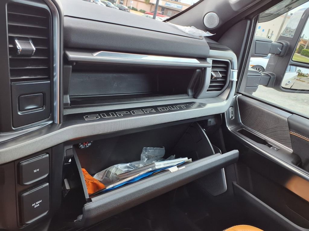 Used 2024 Ford F250 Platinum image 37