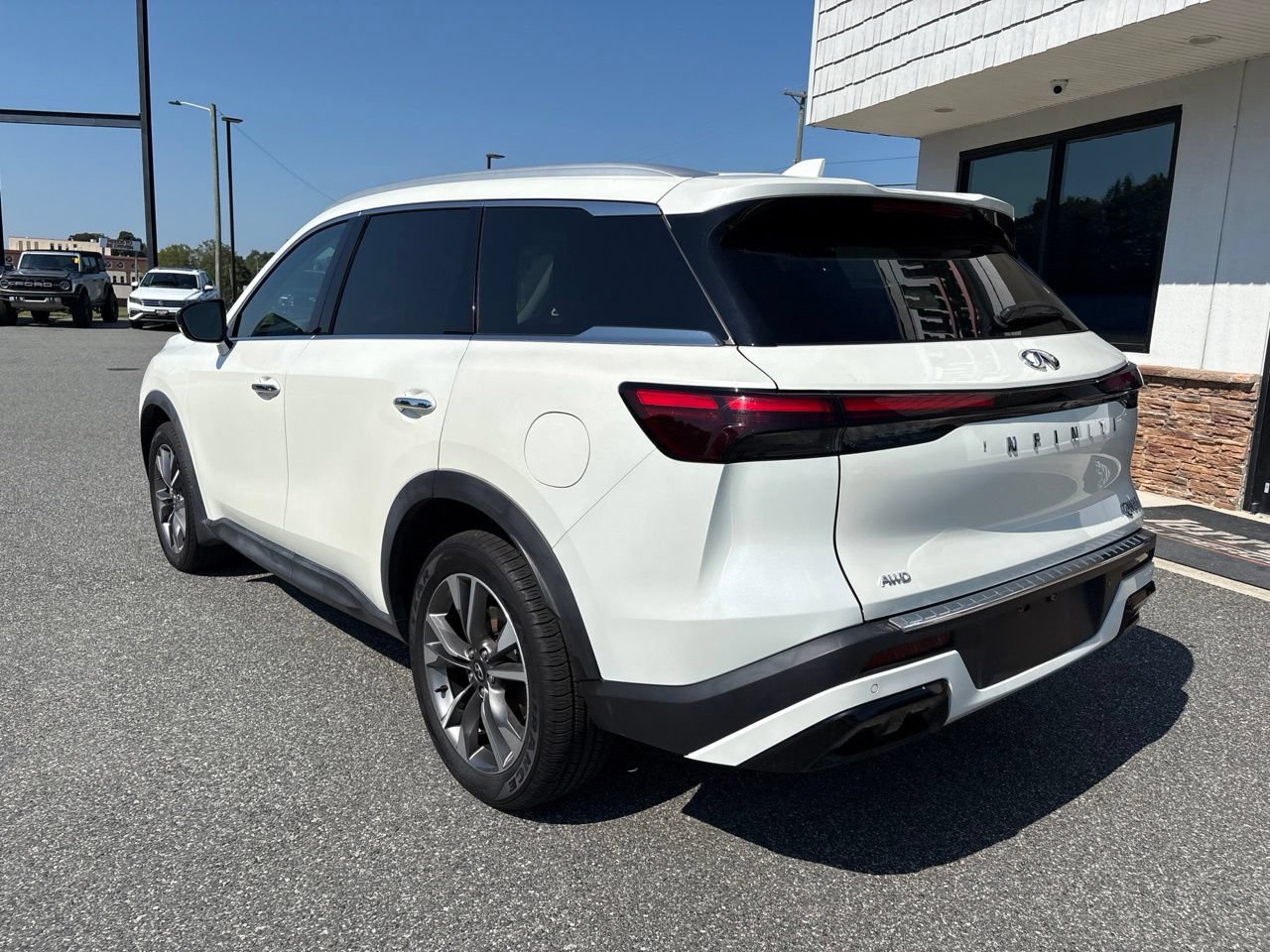 Used 2023 INFINITI QX60 Luxe w/ Cargo Package AWD/4WD image 7