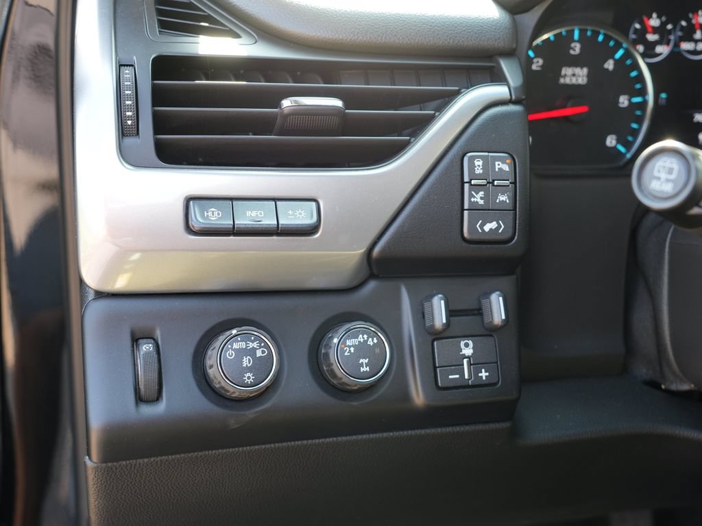 Used 2018 Chevrolet Suburban Premier AWD/4WD image 16