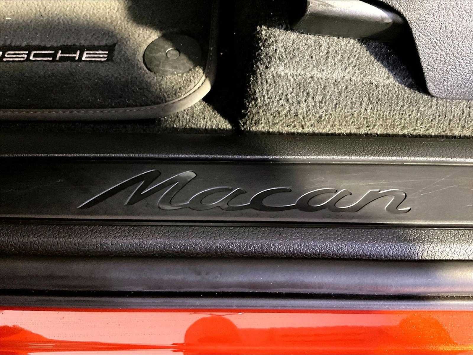 Certified 2024 Porsche Macan AWD/4WD image 19