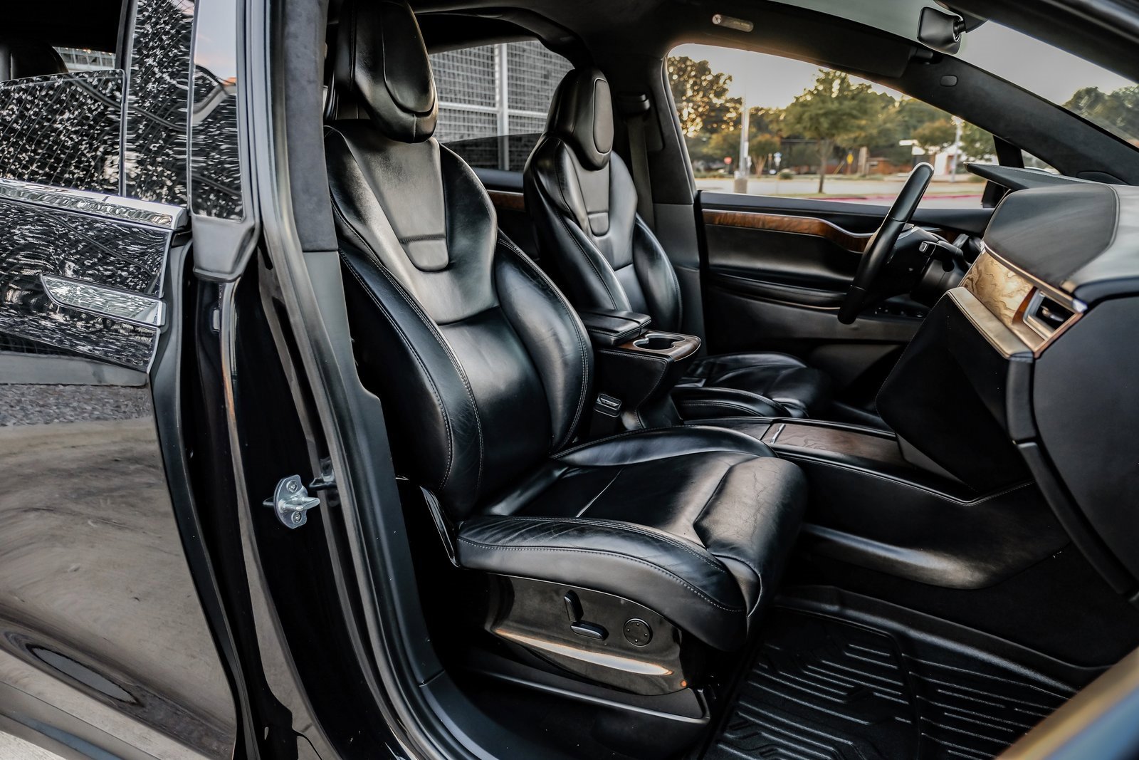 Used 2017 Tesla Model X 75D image 38