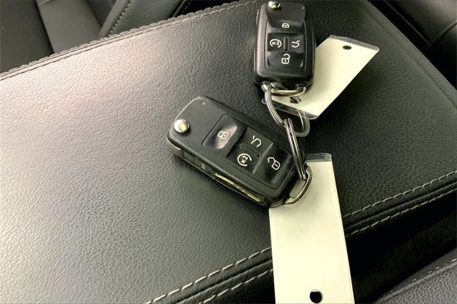 Used 2022 Volkswagen Passat 2.0T R-Line image 13