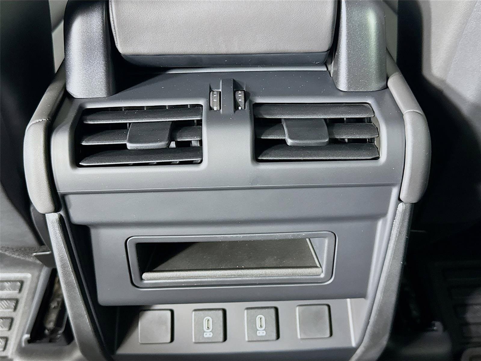 New 2026 Land Rover Defender 110 X-Dynamic SE AWD/4WD image 27