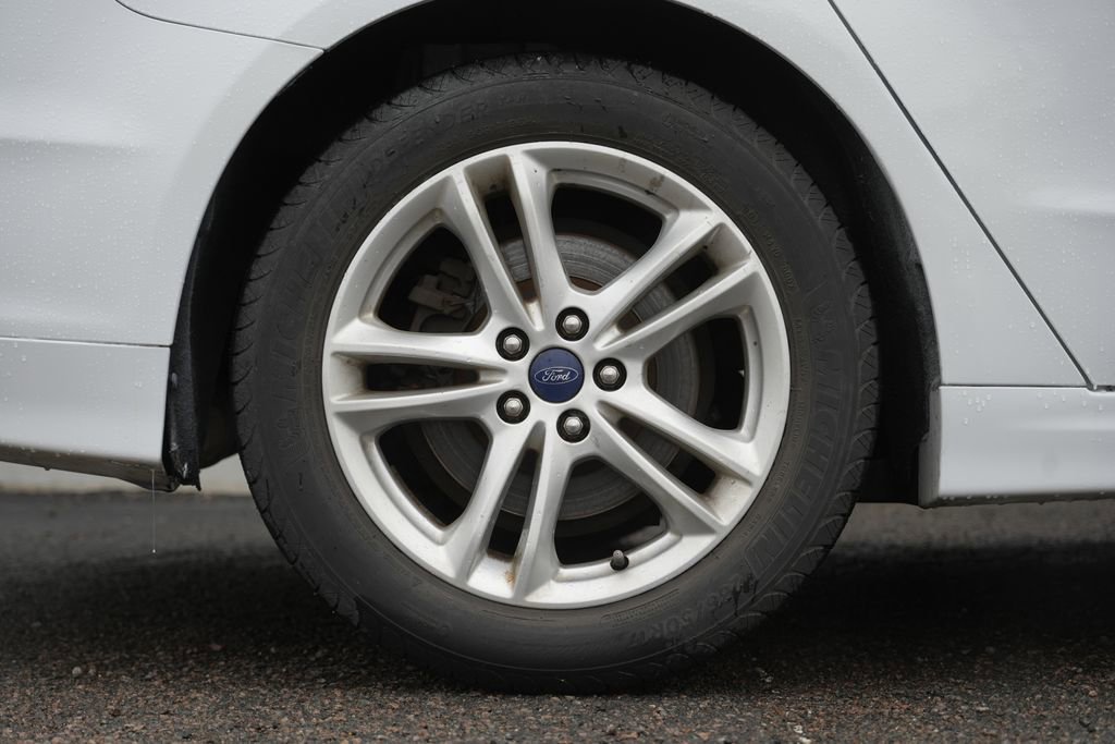 Used 2018 Ford Fusion SE FWD image 9