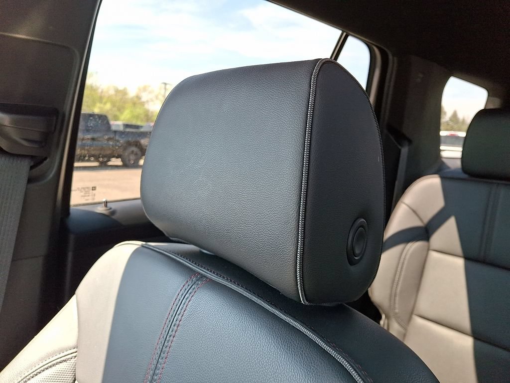 Used 2023 Chevrolet Traverse RS AWD/4WD image 18