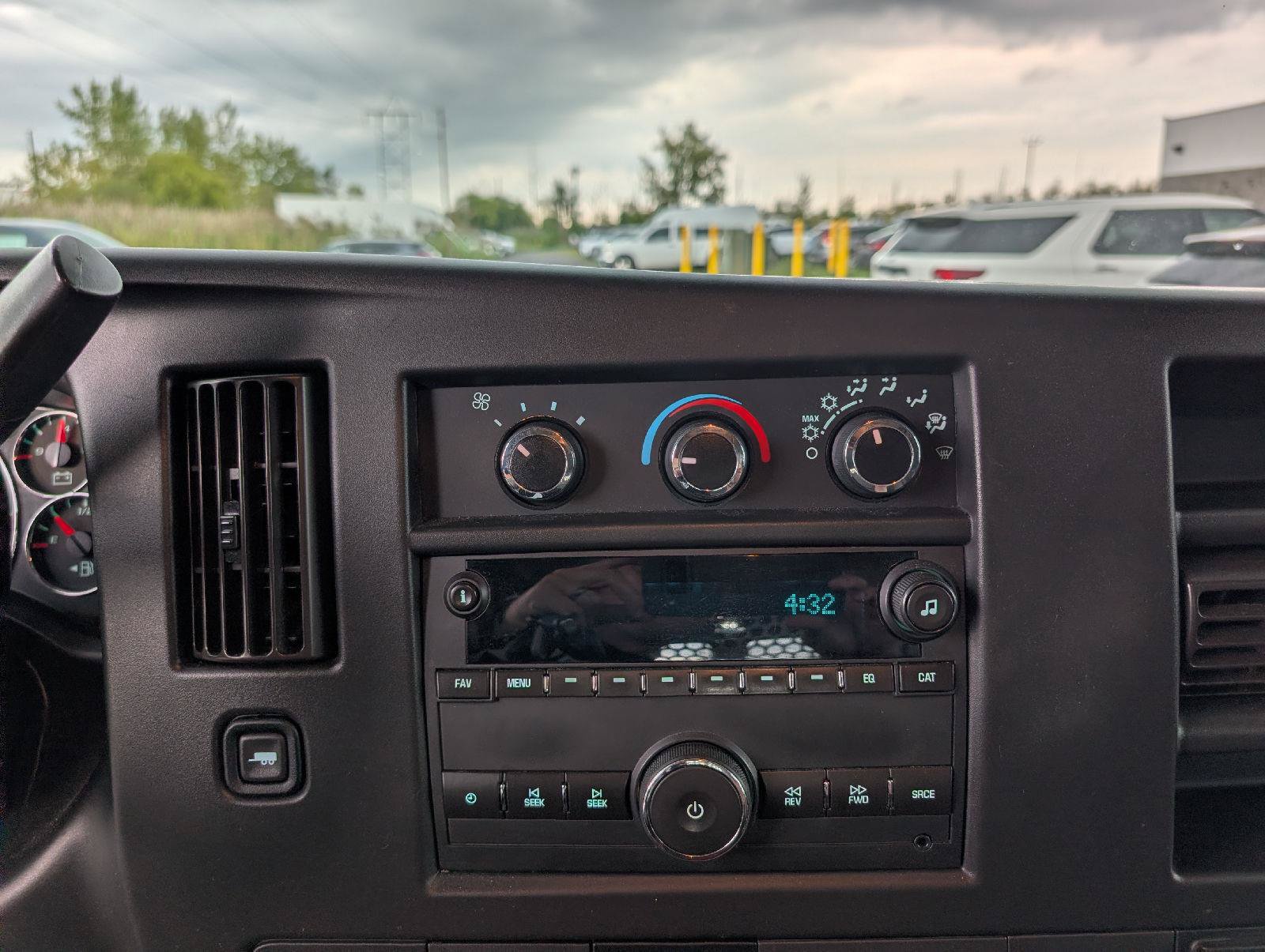 Used 2018 Chevrolet Express 2500 w/ Driver Convenience Package RWD image 15