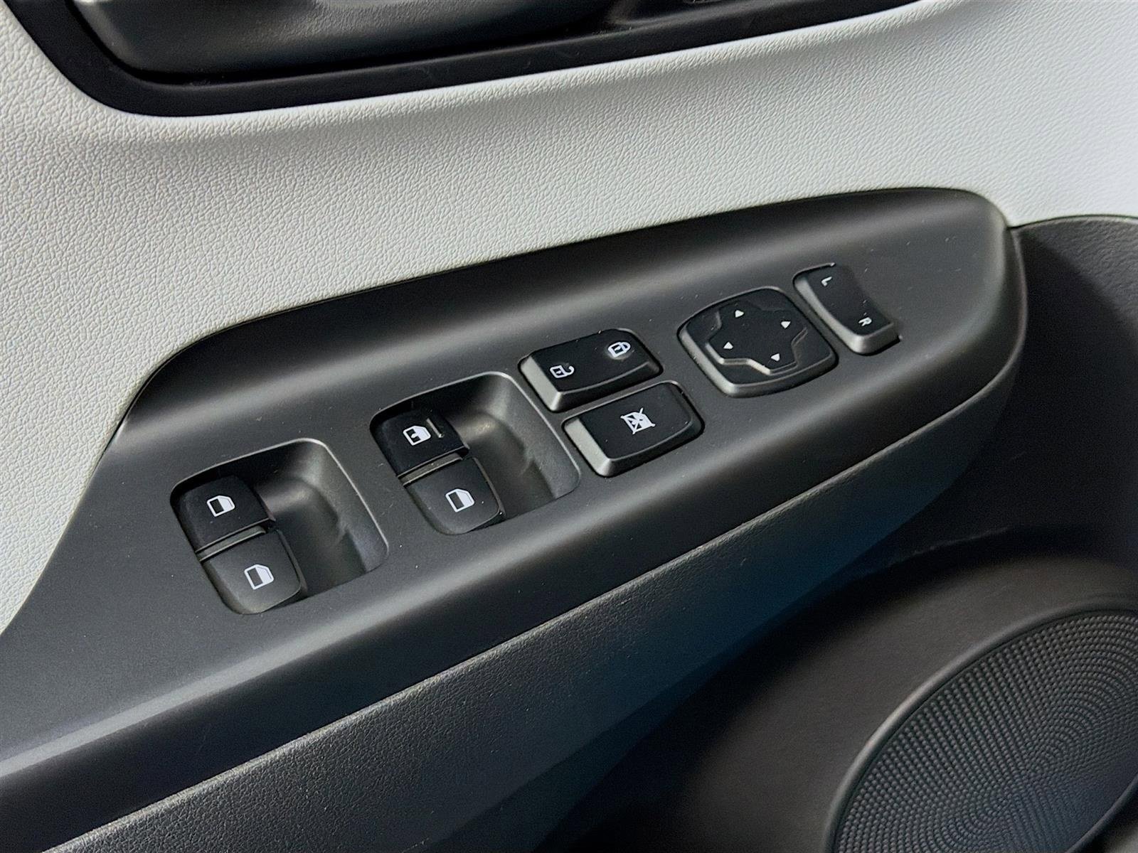 Used 2022 Hyundai Kona SE w/ Cargo Package image 19