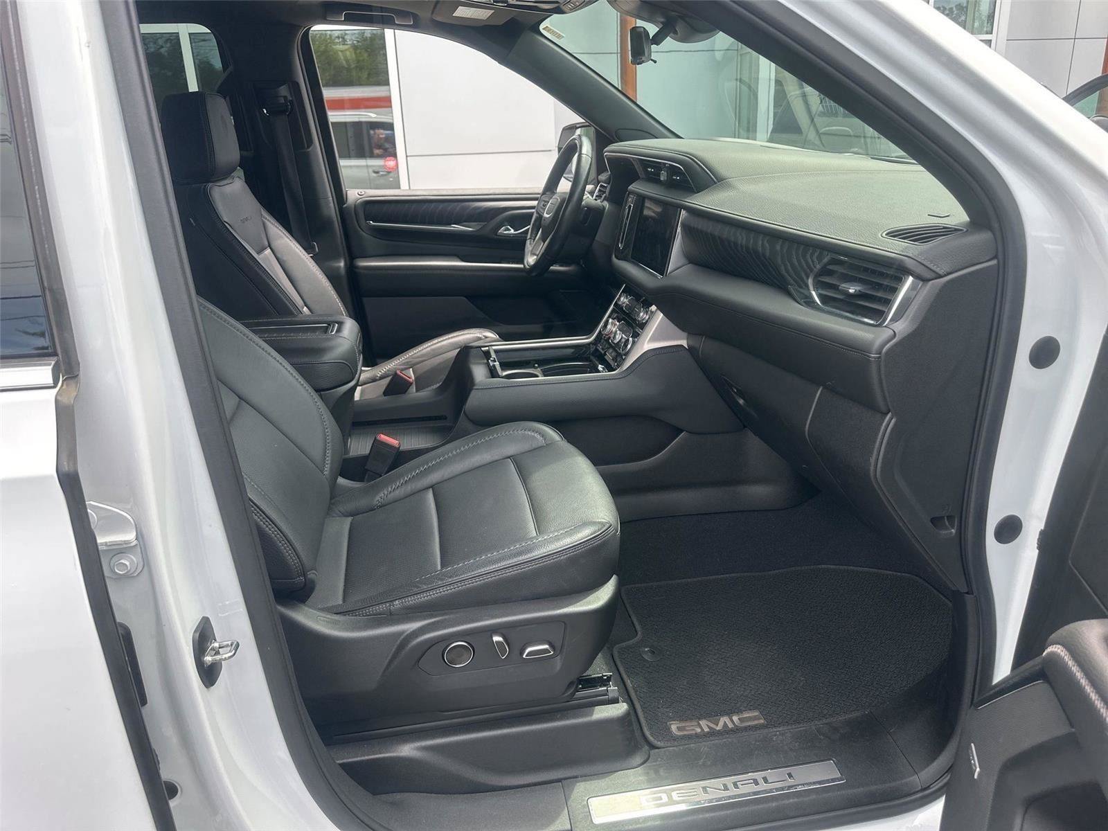 Used 2023 GMC Yukon XL Denali w/ Denali Reserve Package AWD/4WD image 8