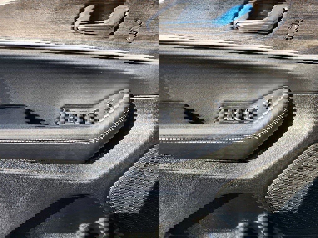 New 2025 Jeep Grand Cherokee L Limited w/ Black Appearance Package image 17