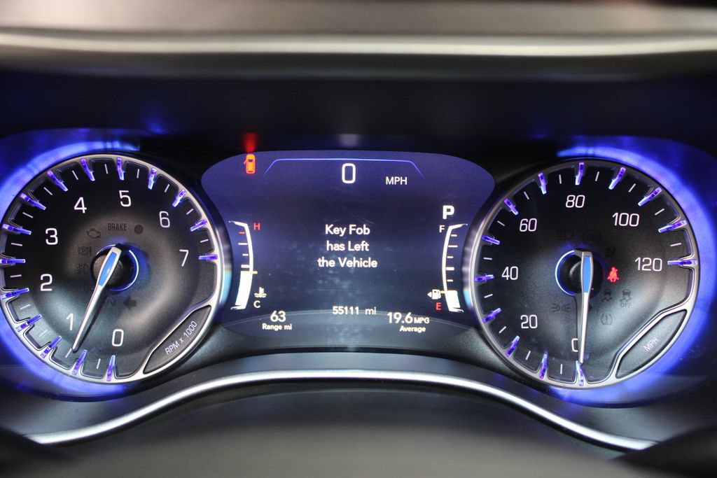 Used 2025 Chrysler Pacifica Select FWD image 34