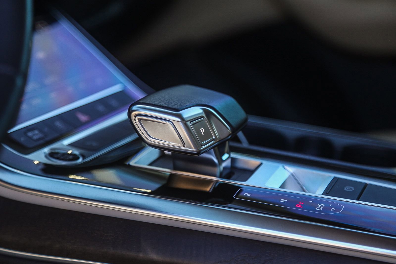 Used 2023 Audi Q8 Premium image 24