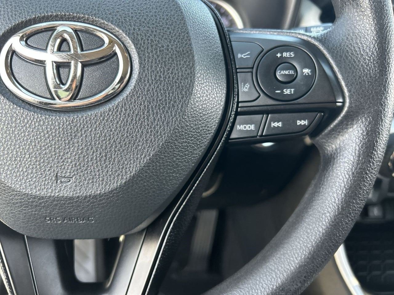 Used 2021 Toyota RAV4 XLE w/ Carpet Mat Package (TMS) FWD image 21