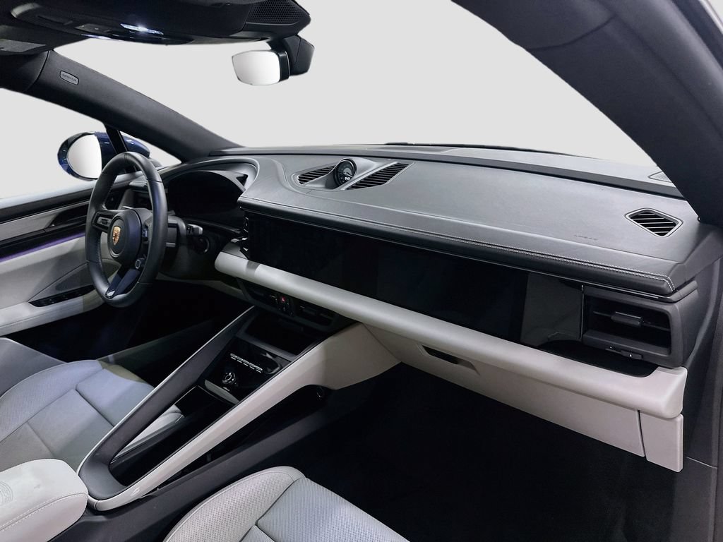 Used 2025 Porsche Macan 4S Electric AWD/4WD image 29