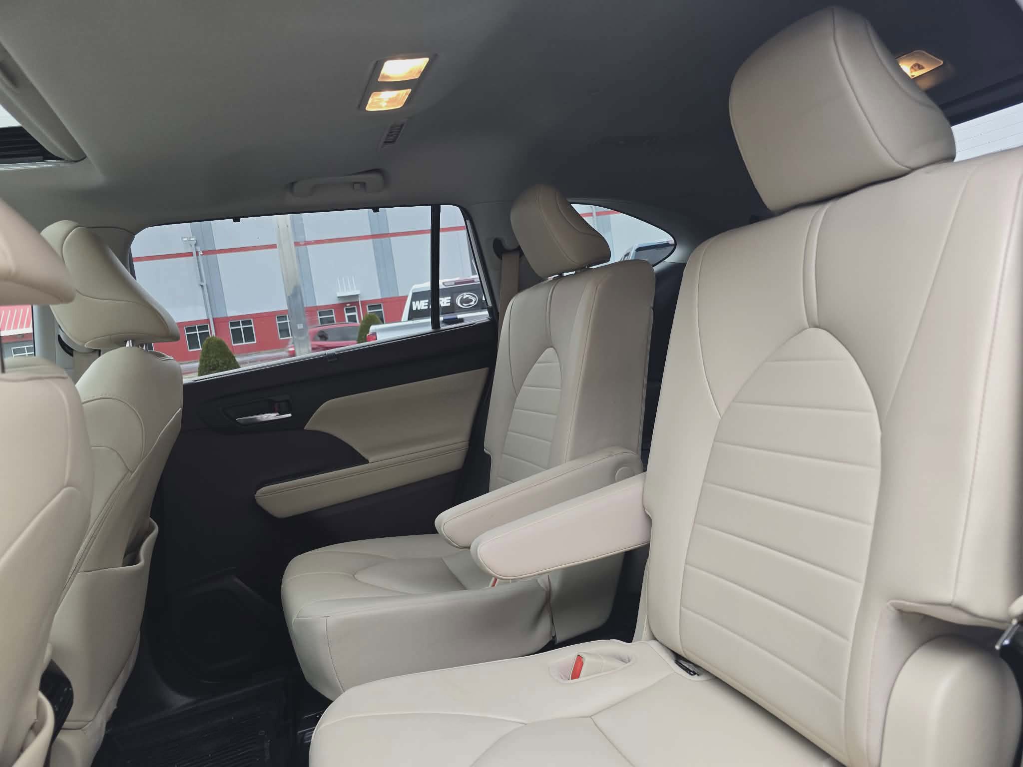 Used 2021 Toyota Highlander XLE image 13