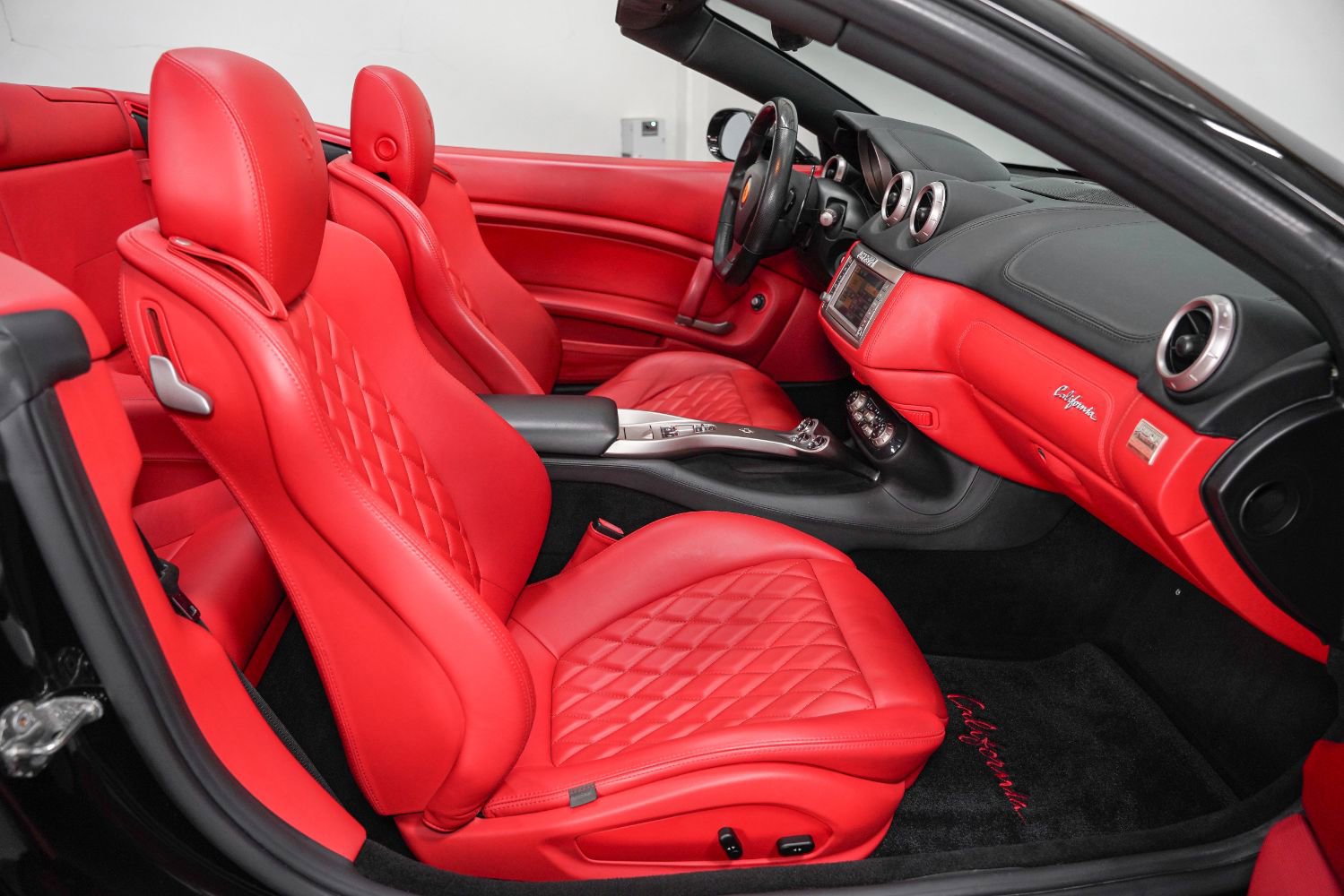 Used 2010 Ferrari California RWD image 30