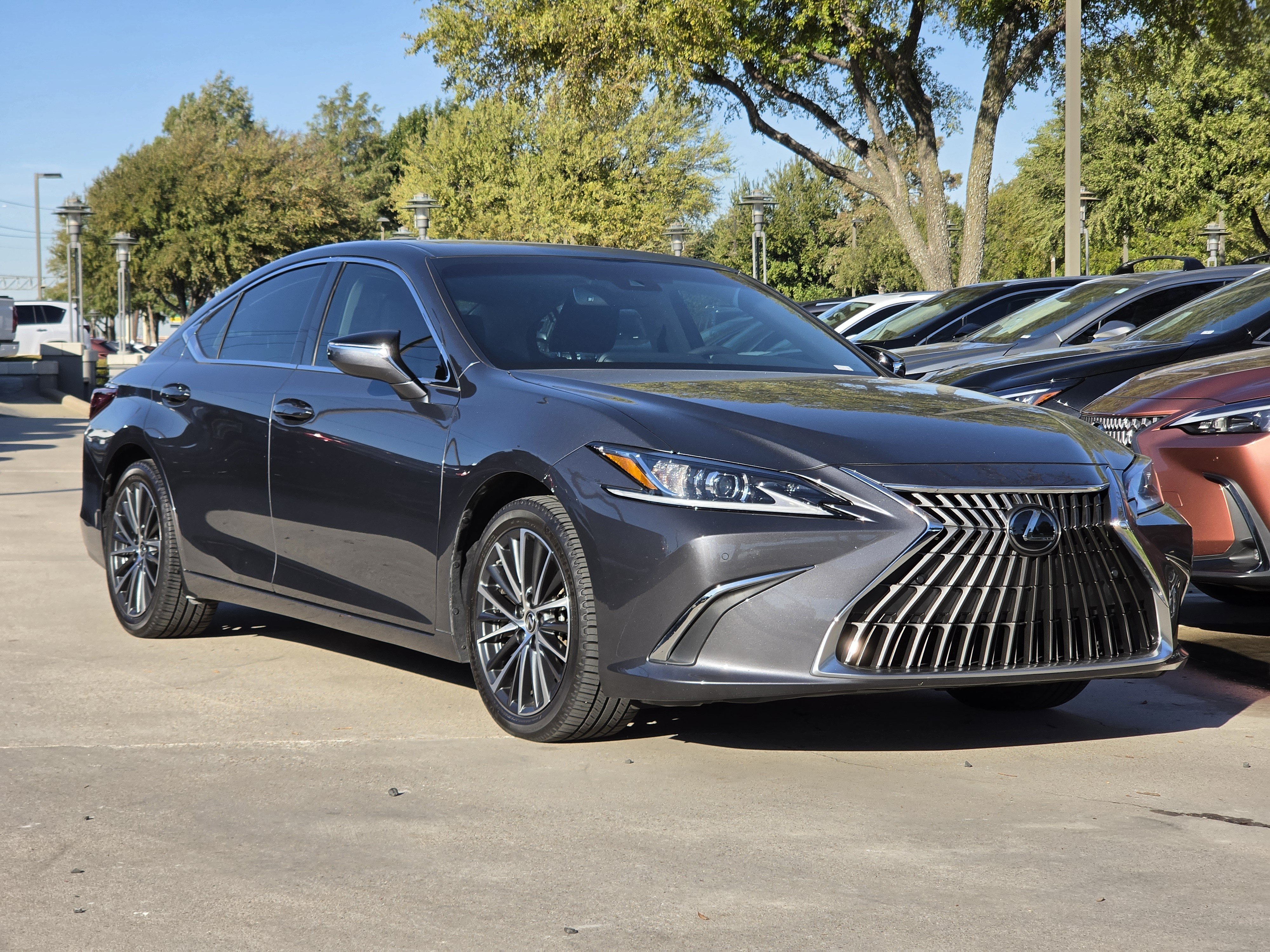 Used 2022 Lexus ES 350 w/ Premium Package FWD image 2