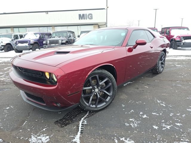 Used 2020 Dodge Challenger SXT w/ Blacktop Package RWD image 2