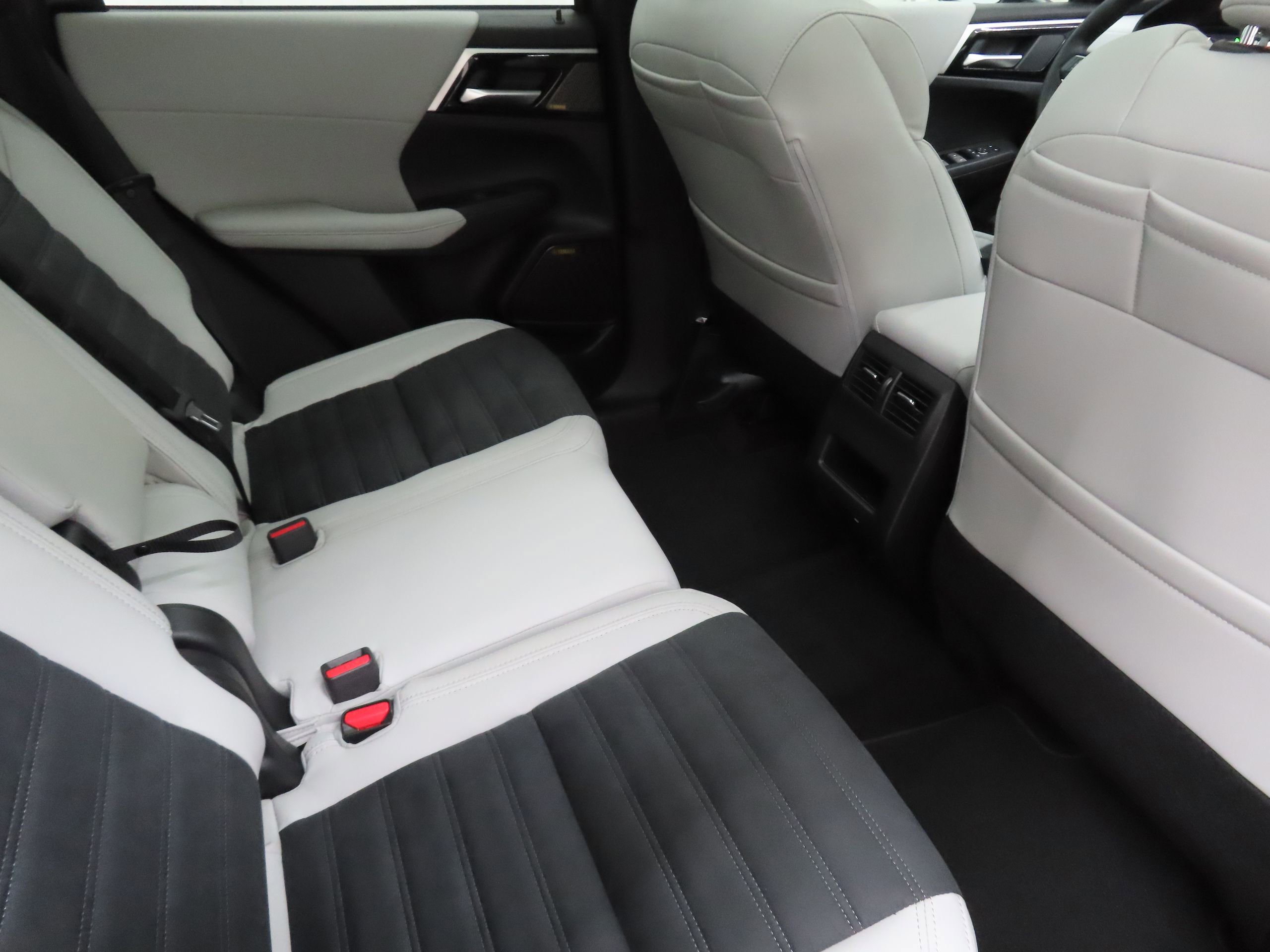 New 2026 Mitsubishi Outlander SE FWD image 23