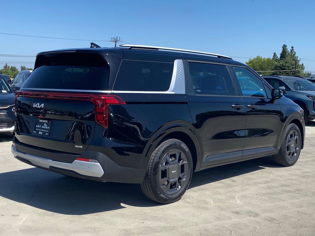 New 2026 Kia Carnival EX FWD image 3