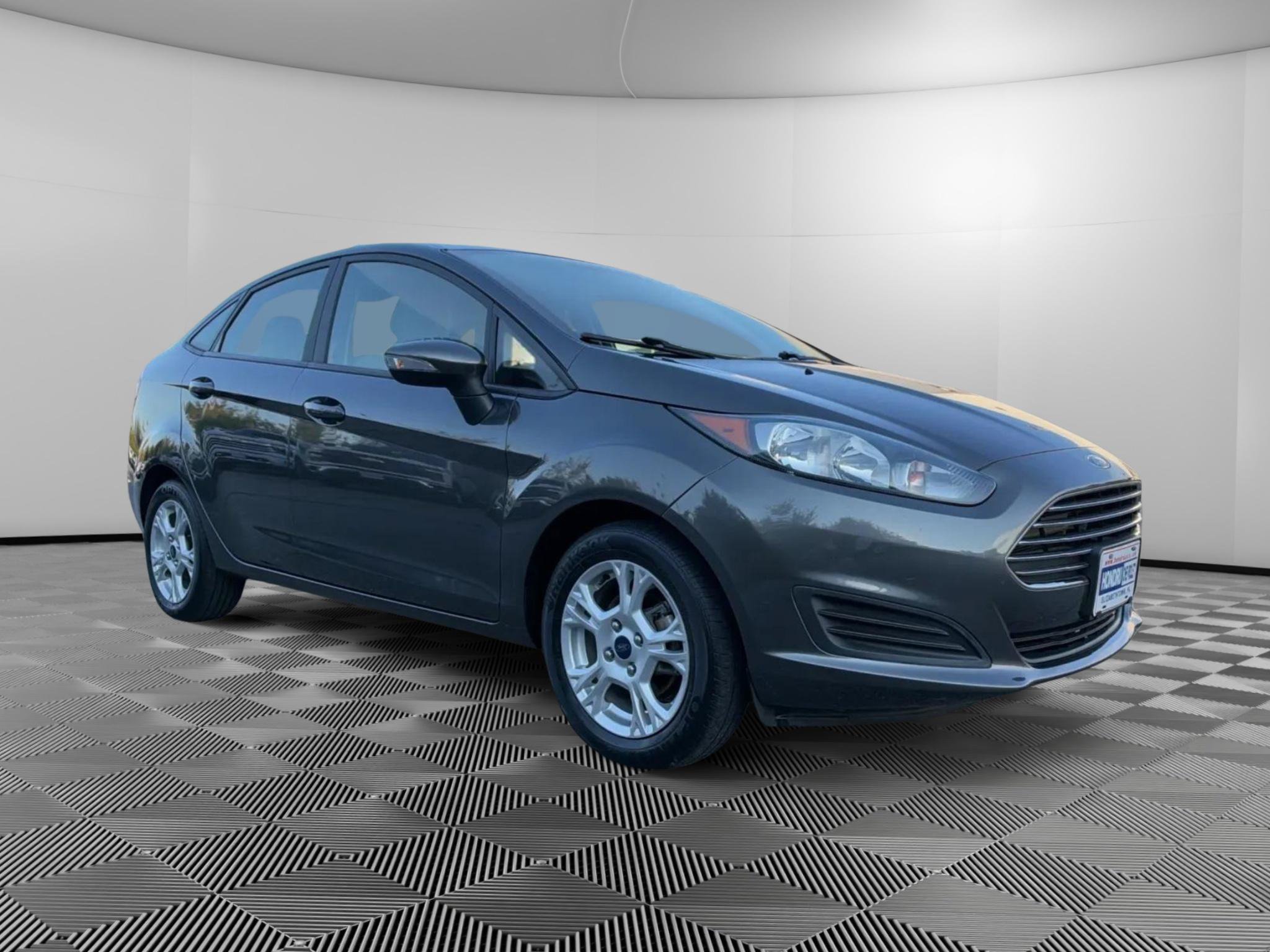 Used 2016 Ford Fiesta SE w/ Cold Weather Package FWD image 2