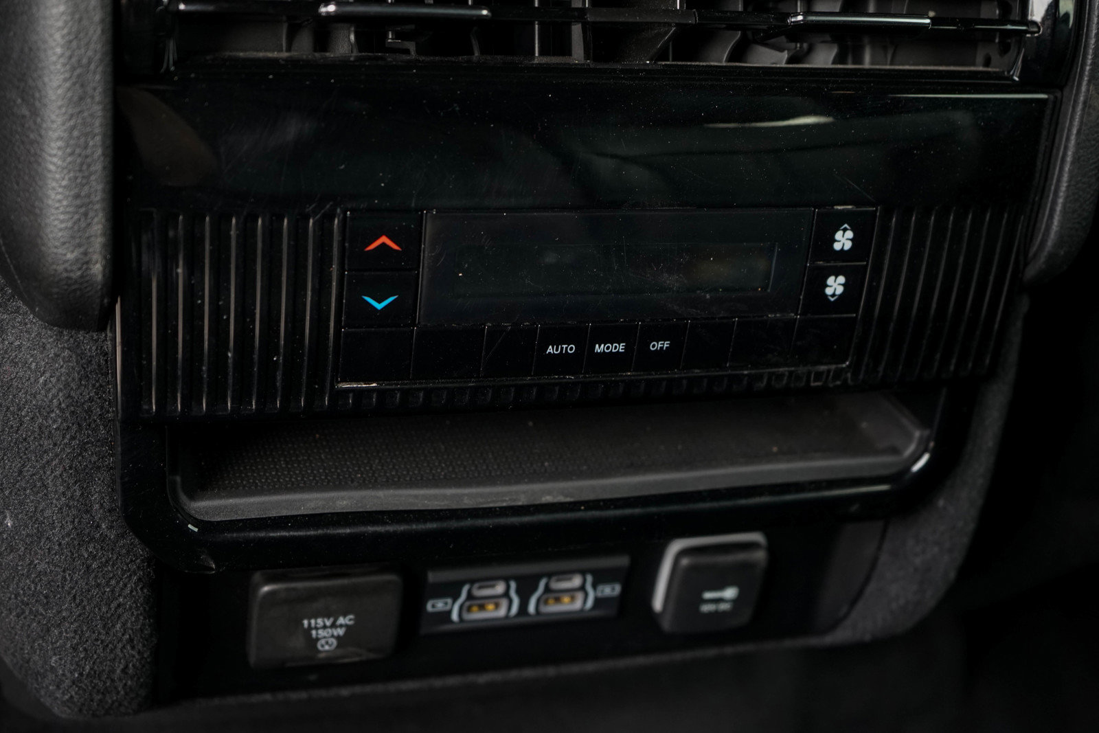 Used 2024 Jeep Wagoneer Series II w/ Flexible Seating Group image 24