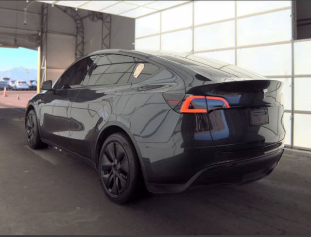 Used 2024 Tesla Model Y Long Range RWD image 4