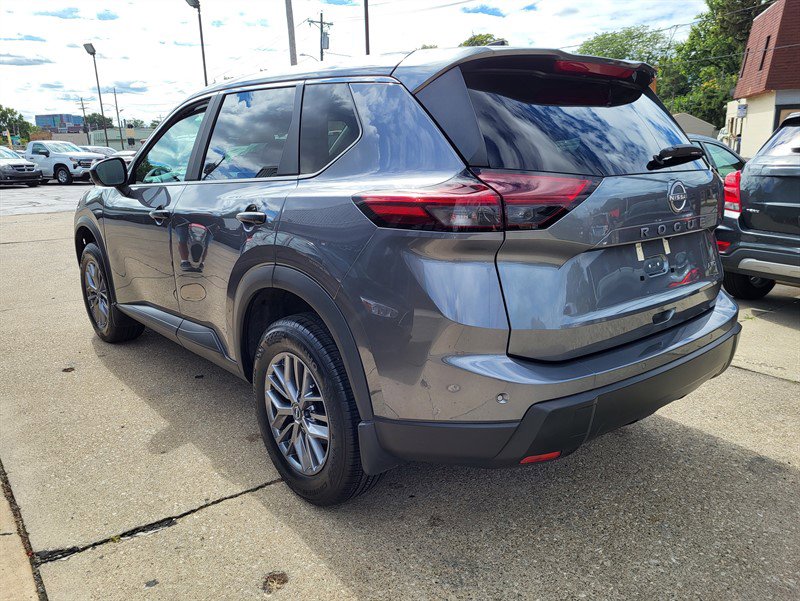 Used 2024 Nissan Rogue S image 4