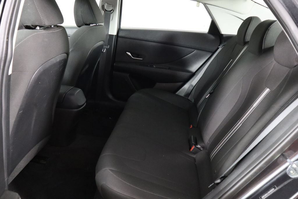 Used 2022 Hyundai Elantra SEL FWD image 16