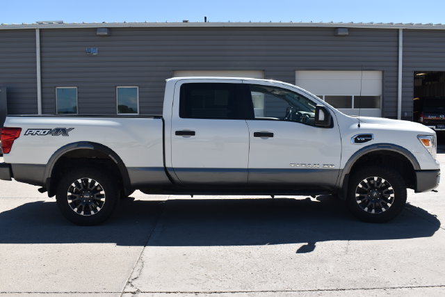 Used 2017 Nissan Titan PRO-4X AWD/4WD image 4