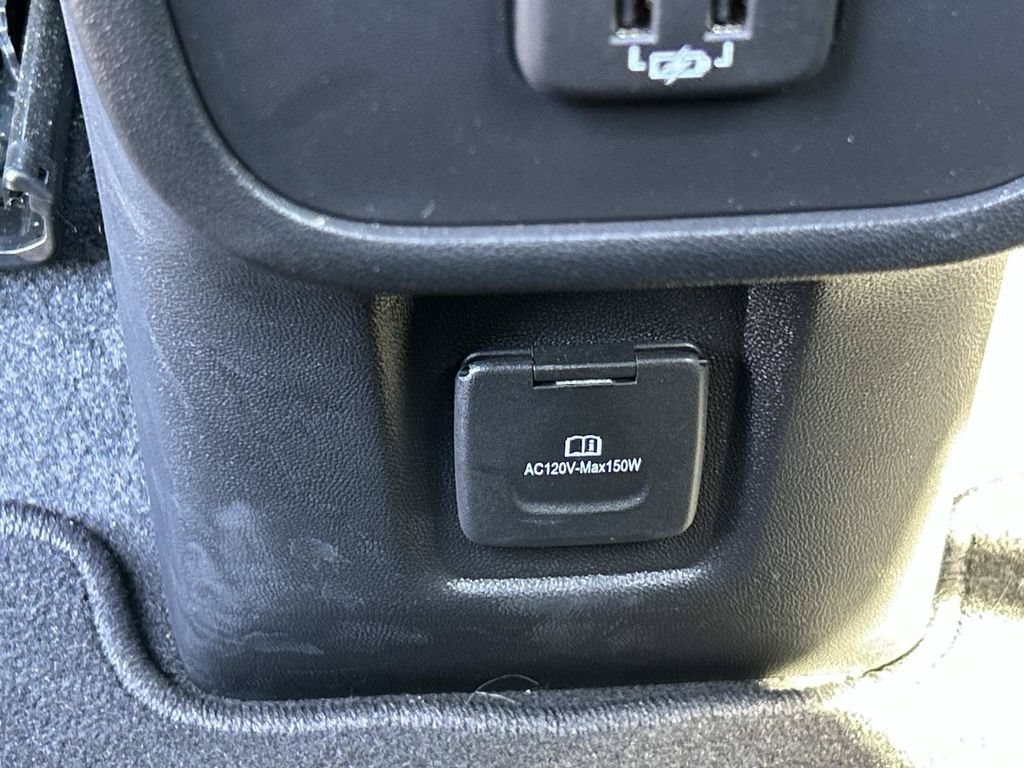 Used 2023 Chevrolet Equinox Premier AWD/4WD image 23