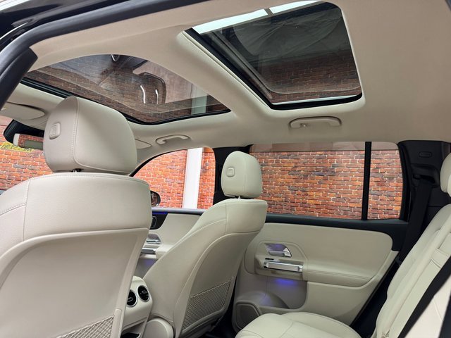 Used 2025 Mercedes-Benz GLB 250 4MATIC image 24