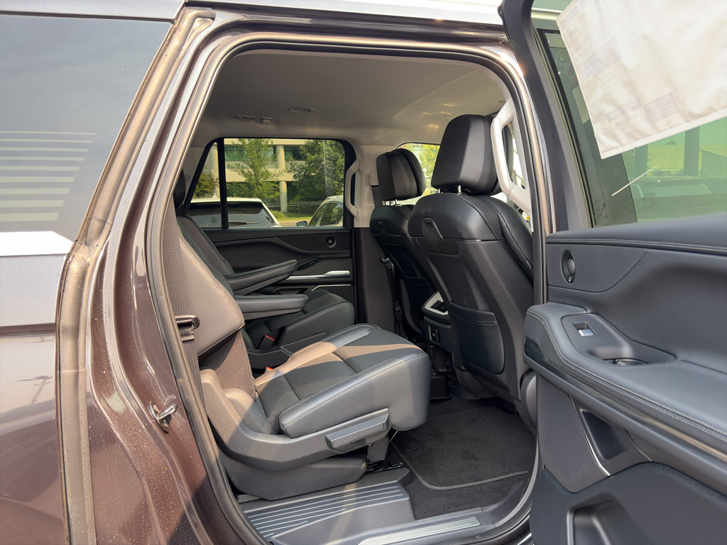 New 2026 Lincoln Navigator L Premier AWD/4WD image 17