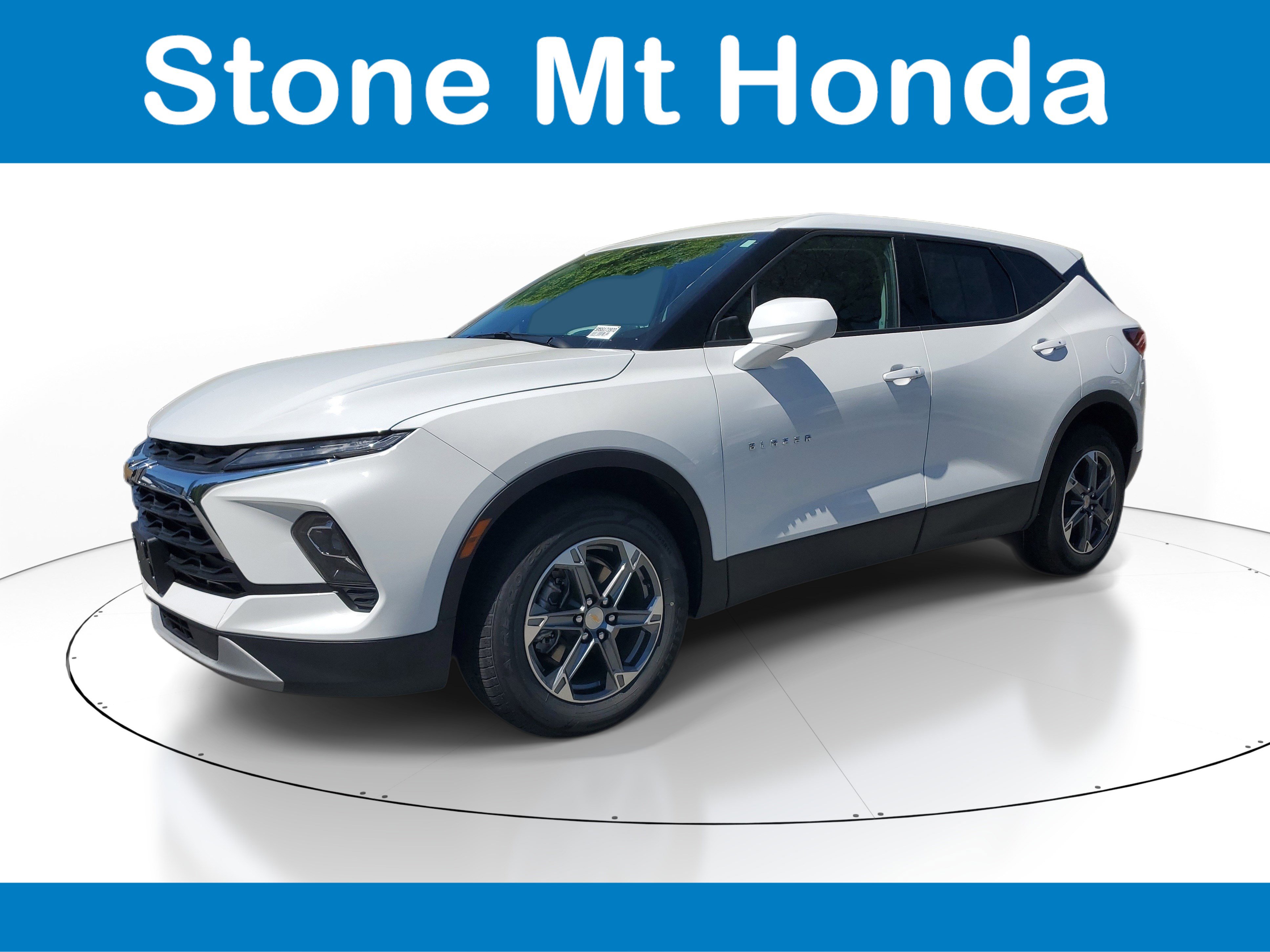 Used 2025 Chevrolet Blazer LT image 3