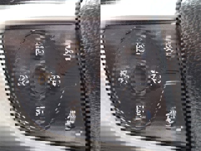 Used 2024 GMC Terrain SLT image 12