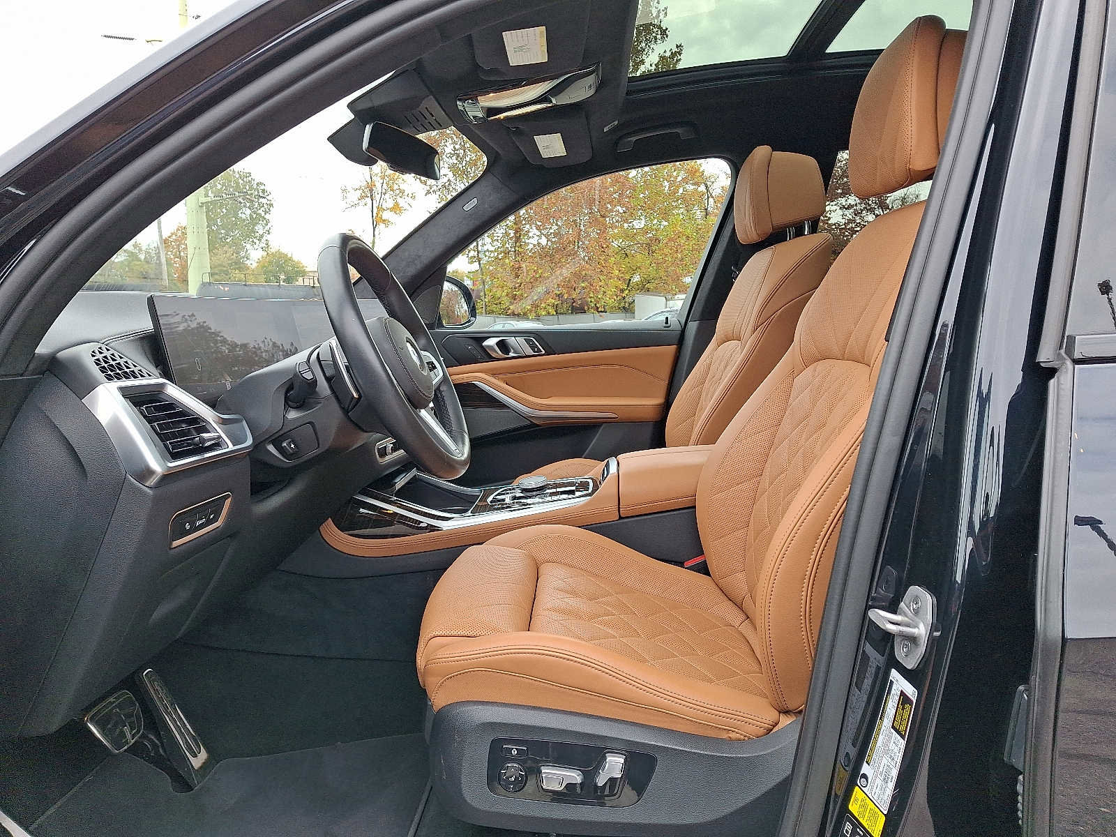 Used 2024 BMW X7 xDrive40i w/ M Sport Package image 15