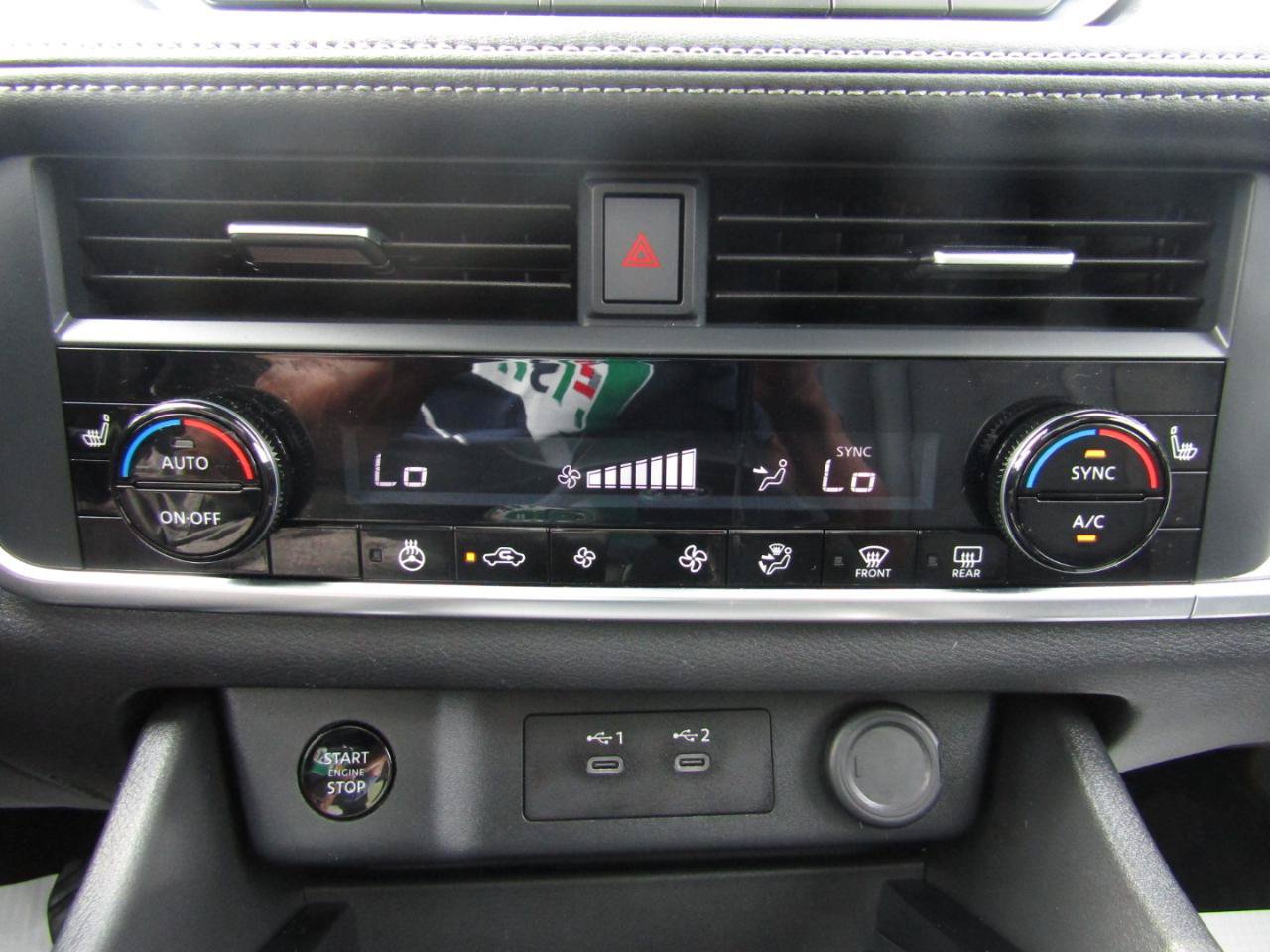 Used 2024 Nissan Rogue SV w/ SV Premium Package AWD/4WD image 18