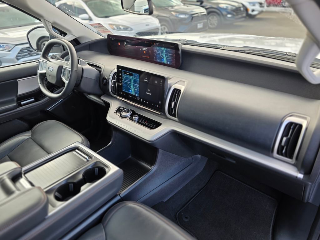 Used 2025 Ford Expedition Active AWD/4WD image 9