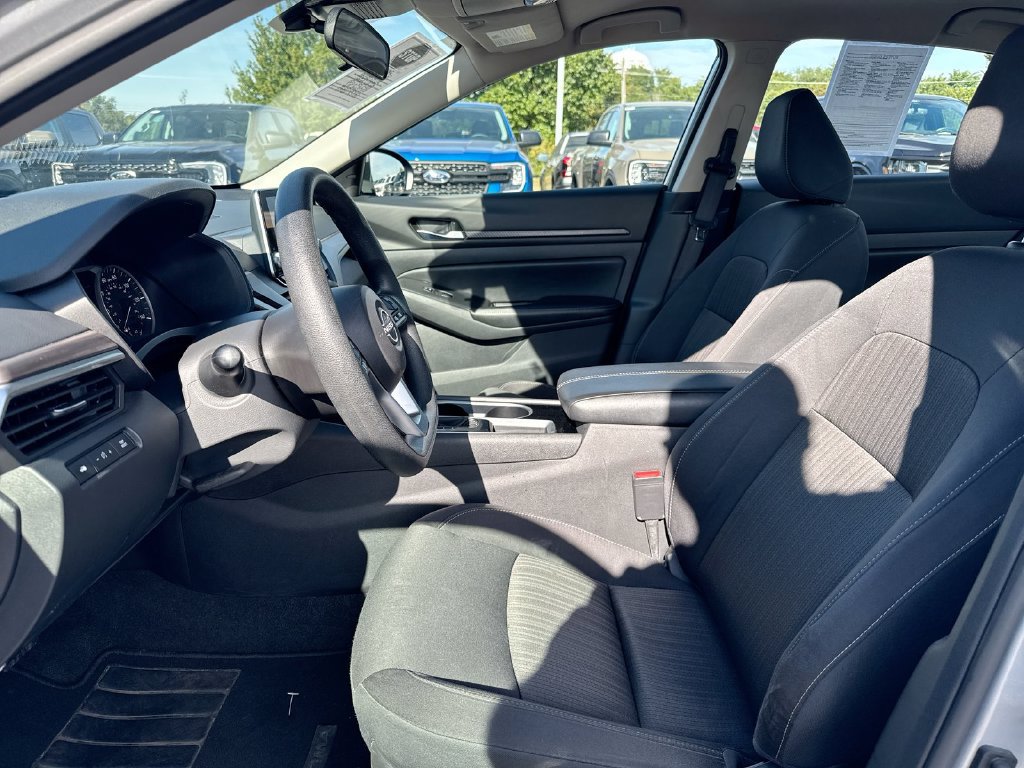 Used 2024 Nissan Altima 2.5 SV FWD image 19