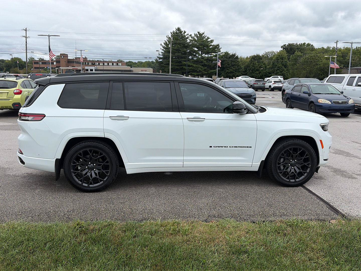 Used 2025 Jeep Grand Cherokee L Summit w/ Advanced Protech Group IV AWD/4WD image 6