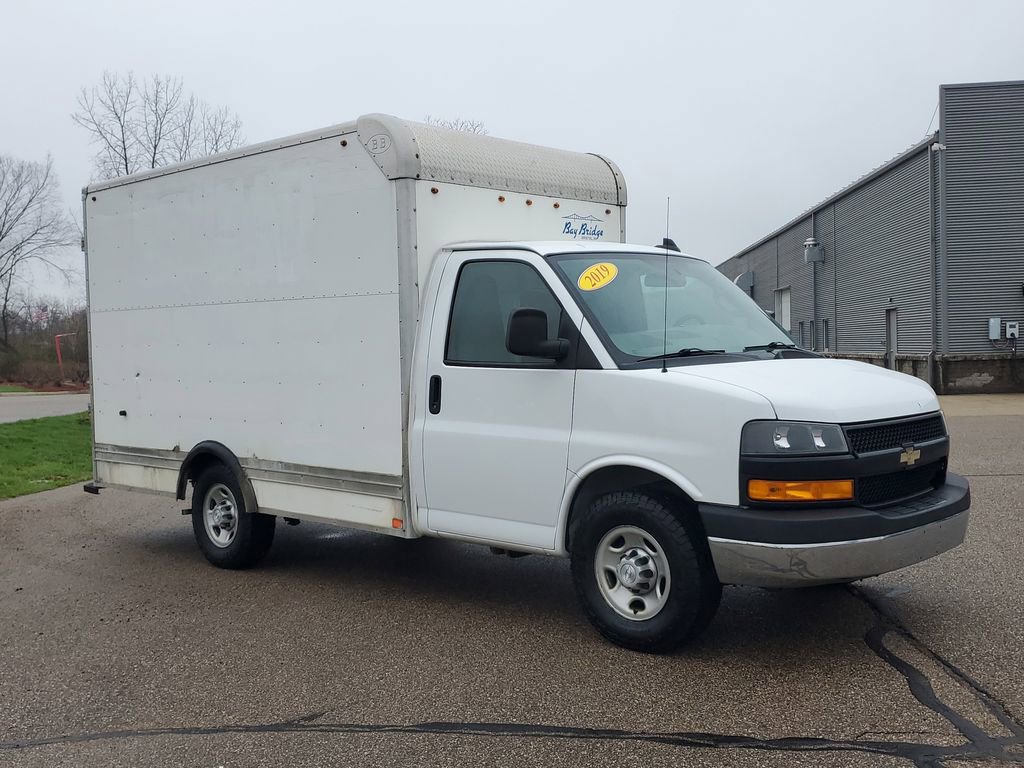 Used 2019 Chevrolet Express 3500 w/ Power Convenience Package RWD image 2