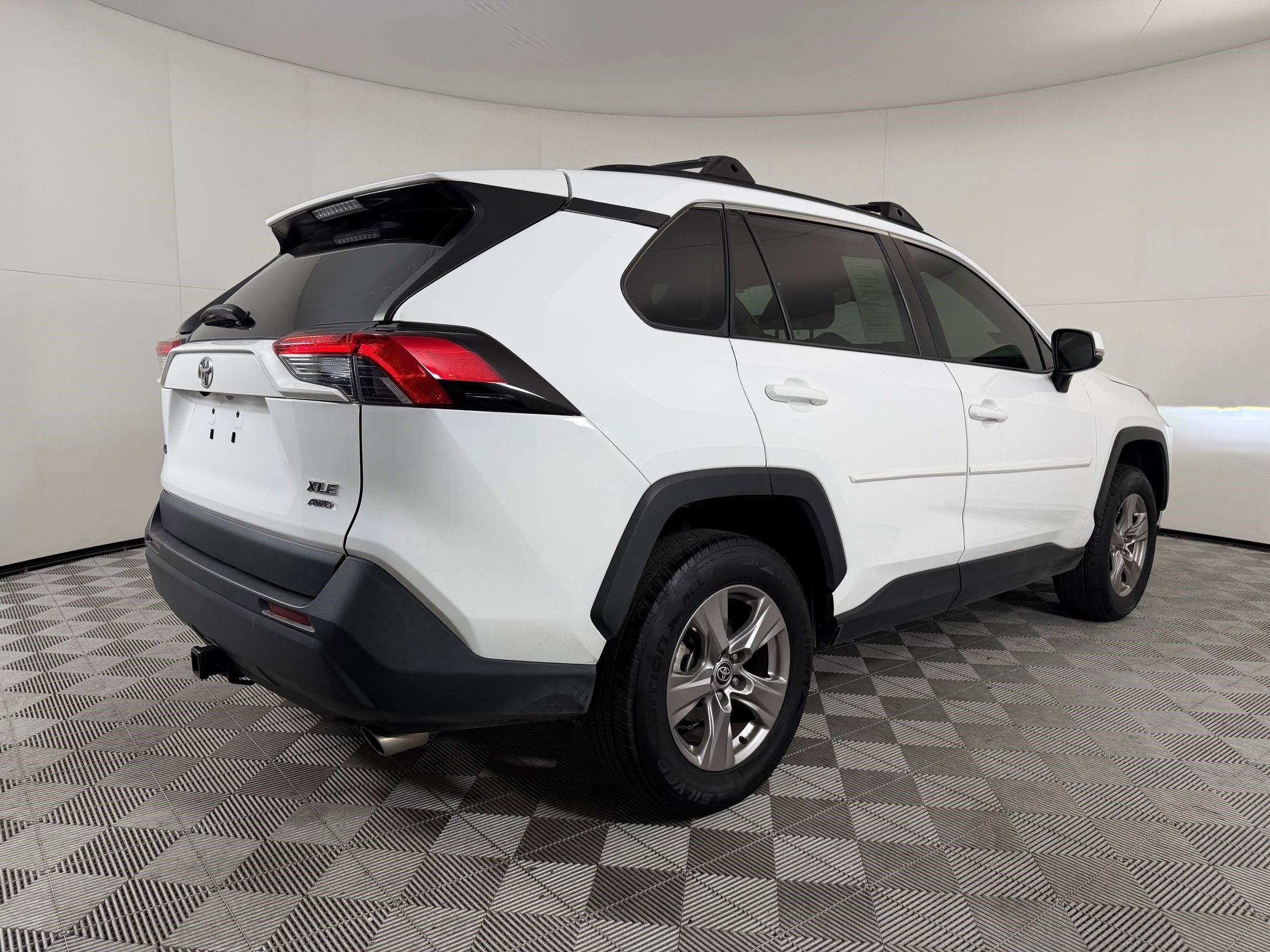 Used 2022 Toyota RAV4 XLE w/ Convenience Package AWD/4WD image 8