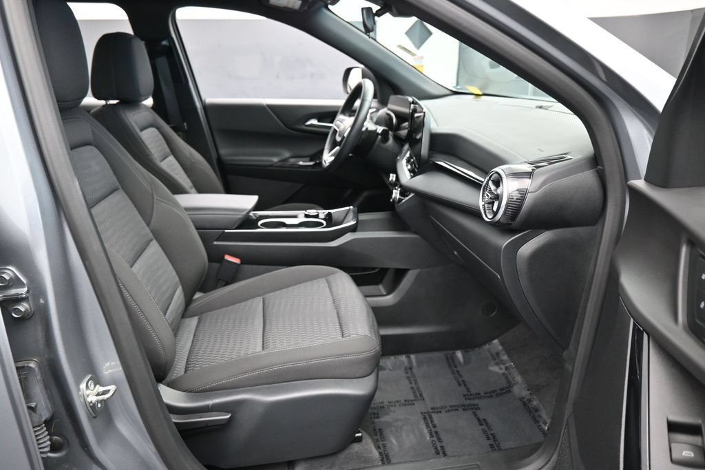 Used 2026 Chevrolet Equinox LT FWD image 39